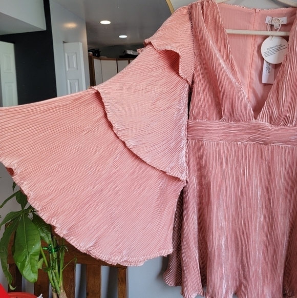 Boohoo Occasion PLISSE LAYERED SLEEVE MINI DRESS women Blush 10 - Picture 5 of 9
